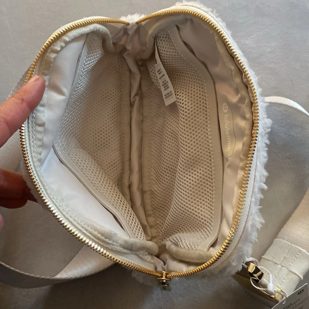 Lululemon 1L Fleece Belt Bag - White & Gold - NWT - Picture 6 of 6